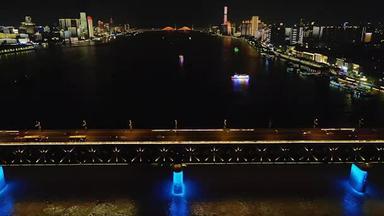 4K城市交通_航拍<strong>湖北</strong>武汉长江大桥交通夜景